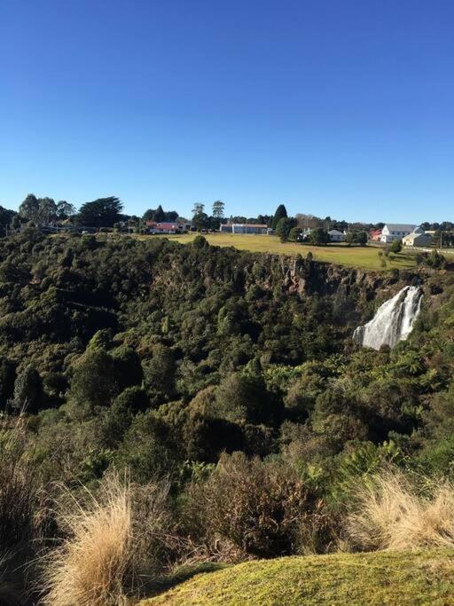 Waratah Waterfall Retreat Unit 1 Free Pay Tv In Two Rooms Free Wifi エクステリア 写真